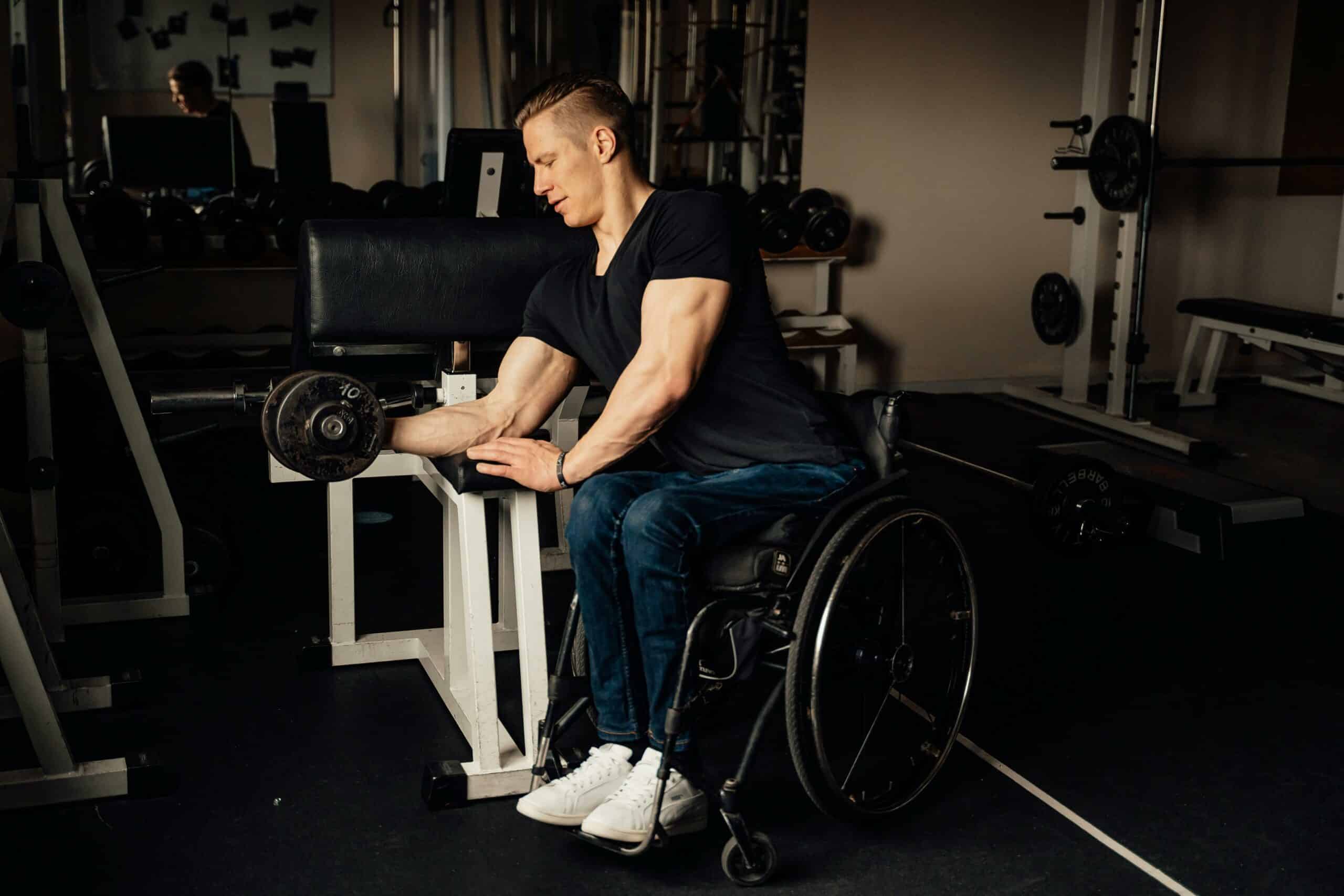 Lifting weights in a wheelchair